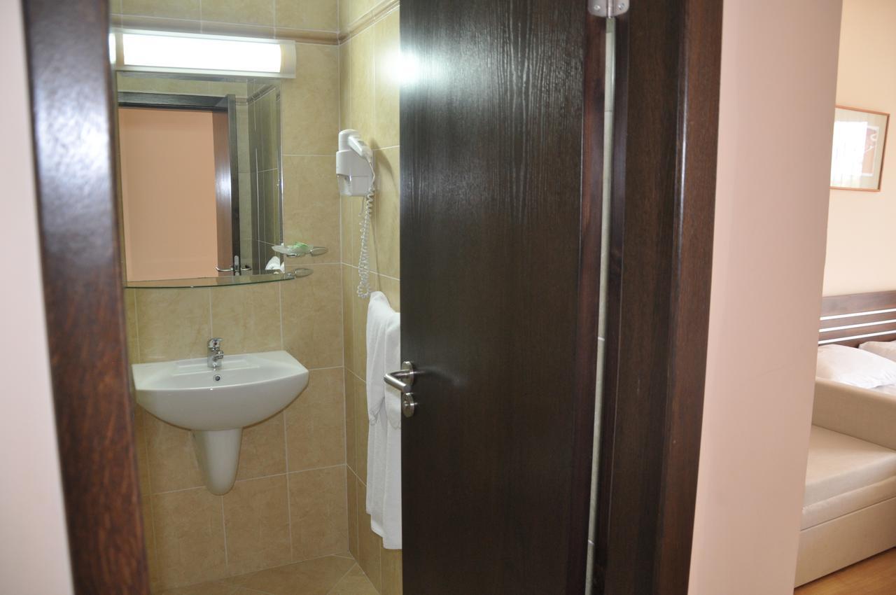 Luxor Apartments Pomorie Buitenkant foto