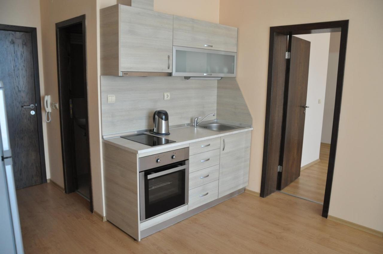 Luxor Apartments Pomorie Buitenkant foto