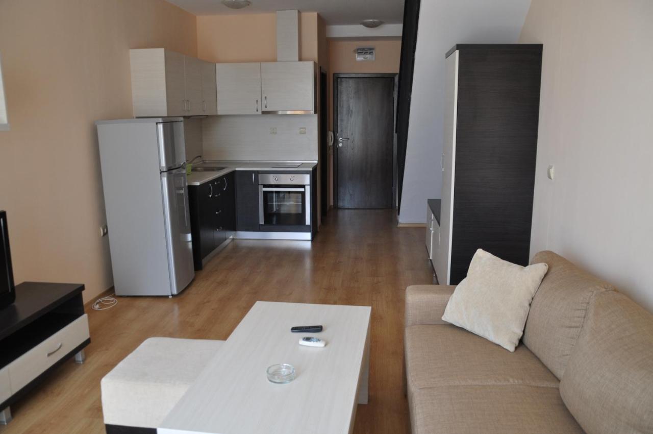Luxor Apartments Pomorie Buitenkant foto